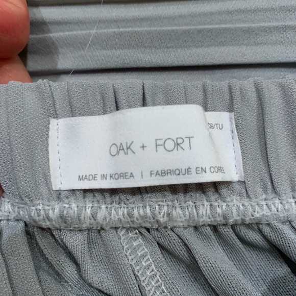 Oak + Fort wide leg Grey pleated pants. - Picture 2 of 2
